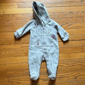 GAP Light Gray Kids Footie with Fun Patches 3-6 months